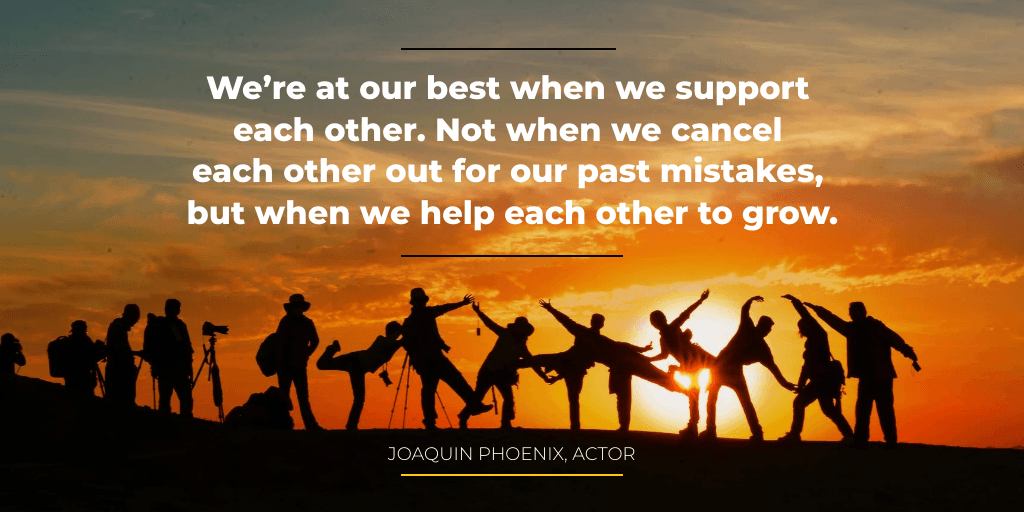 people-photographing-the-sunset-quote-twitter-post-template-thumbnail-img
